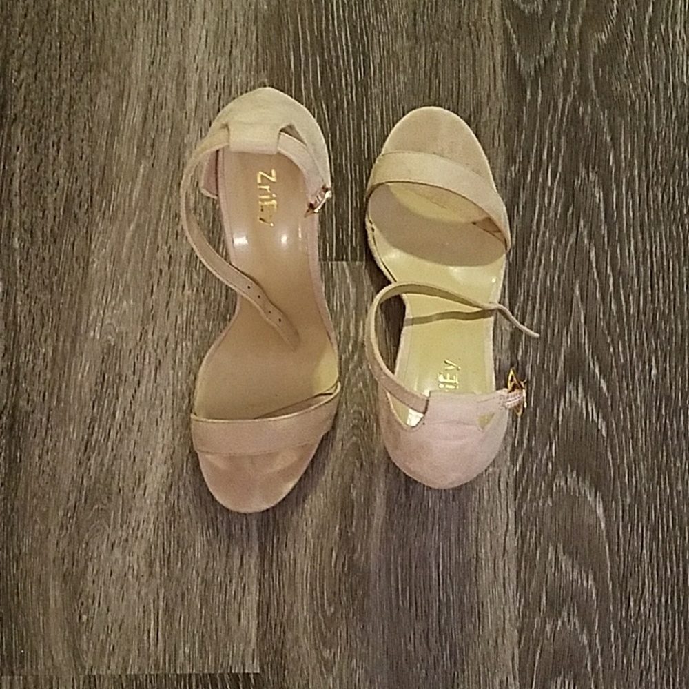 Shoes - Picture 4 of 4